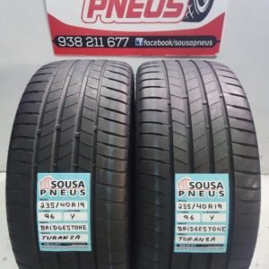 2 pneus semi novos 235-40-19 Bridgestone