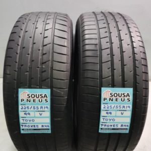 2 pneus semi novos 225-55-19 Toyo