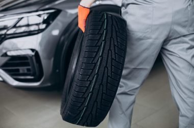 Mechanic changing tires in a car service